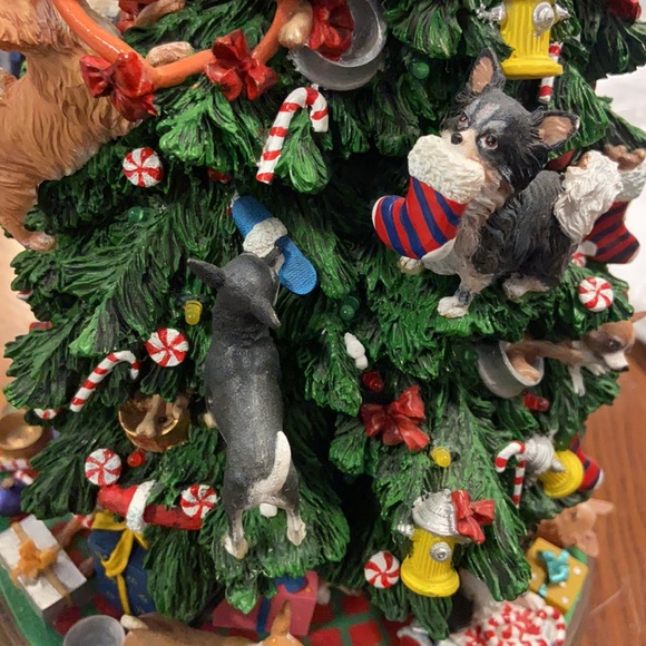 Danbury Mint Holiday Danbury Mint Lighted Chihuahua Dog Family 4